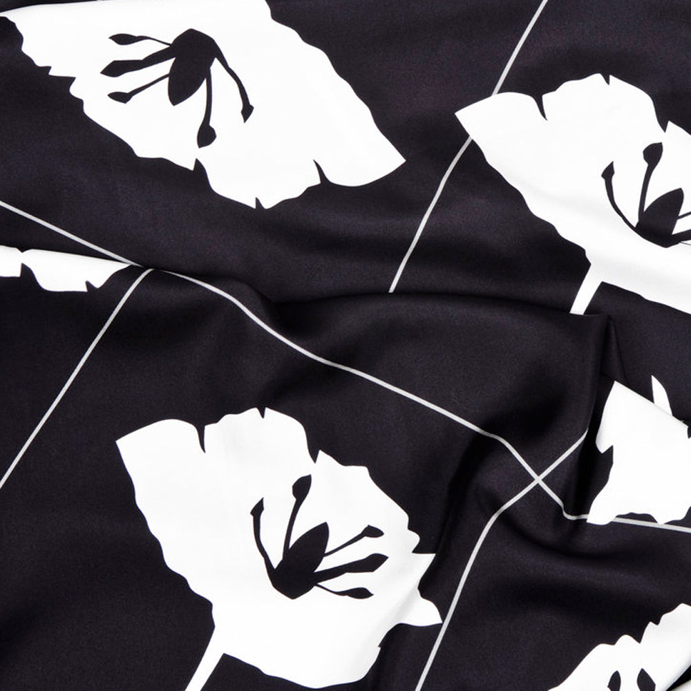 LARGE MONOCHROME CRISS CROSS FLEUR SCARF IN BLACK AND WHITE