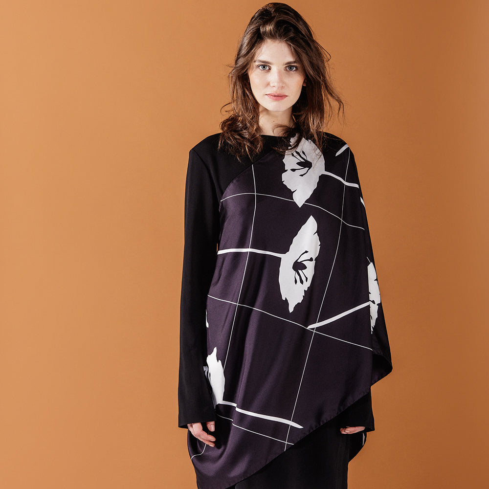 LARGE MONOCHROME CRISS CROSS FLEUR SCARF IN BLACK AND WHITE